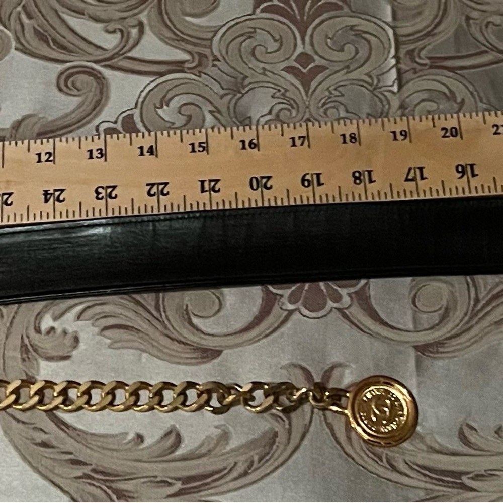 CHANEL Black Leather Belt with Gold Chain & Dangling Round Chanel Medallion - Picture 13 of 15